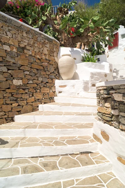 Traditional greek alley on Sifnos island, Greece — Stock Photo, Image