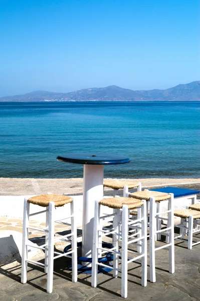 Hermosa cafetería en la playa, en la isla de Mykonos, Grecia — Foto de Stock