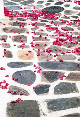 mykonos island, Yunanistan sokak, pembe Begonviller yaprakları