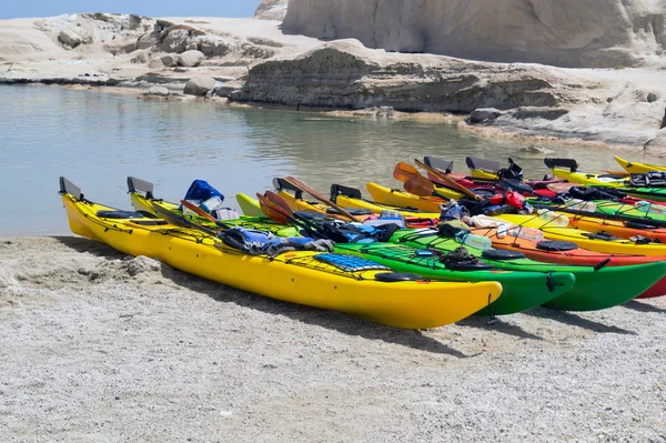 renkli kayaks tropik sahilde milos island, Yunanistan