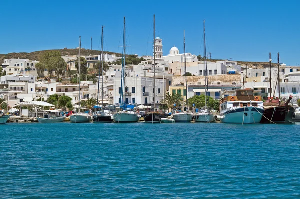 Panoramautsikt över adamas by på milos island, Grekland — Stockfoto