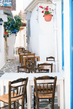 Yunanistan 'ın Sifnos adasındaki geleneksel Yunan sokağı