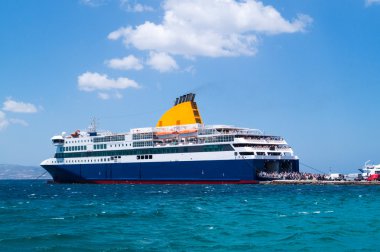 cruise gemi limanda Mikonos, Yunanistan