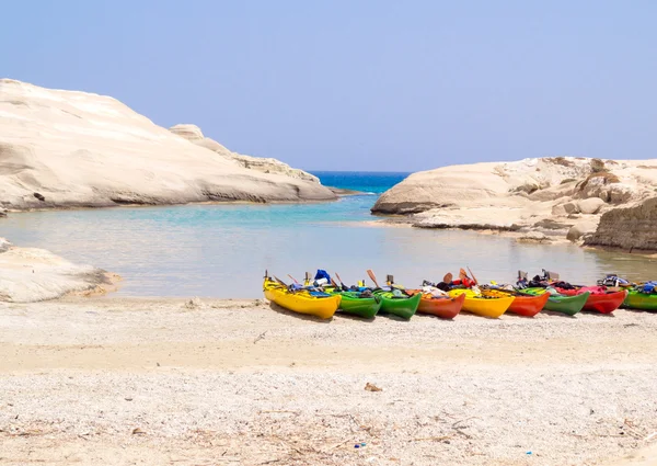 Hagyományos csónak Milos island, Görögország — Stock Fotó