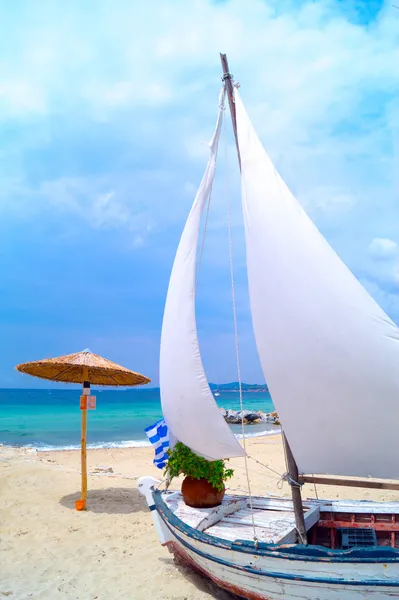 Barco de pesca tradicional en Chalkidiki Grecia — Foto de Stock