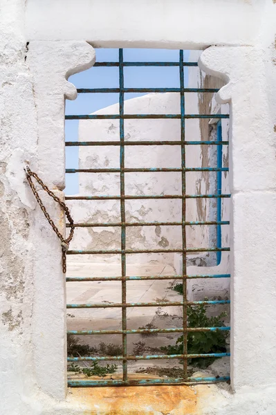 Porta velha grega tradicional na ilha de Mykonos, Grécia — Fotografia de Stock