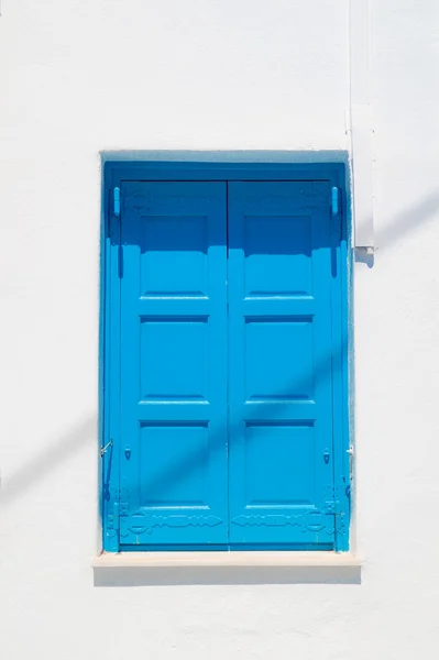 Ventana griega tradicional en la isla de Sifnos, Grecia — Foto de Stock