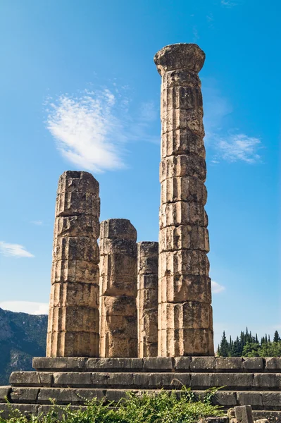 Templo de Apolo en el sitio arqueológico del oráculo de Delphi en Grecia —  Fotos de Stock