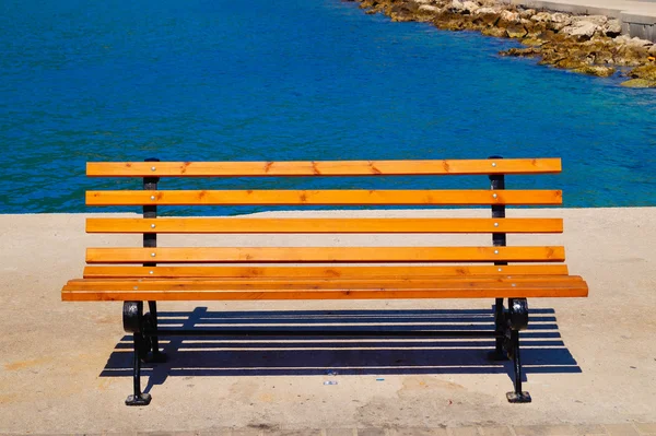 Sarı park bankında beach, lefkas Island, Yunanistan