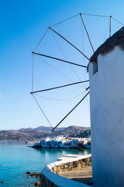 Vackra väderkvarn på mykonos island, Grekland — Stockfoto