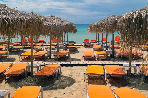 Strand klaar voor de zomer in Griekenland — Stockfoto