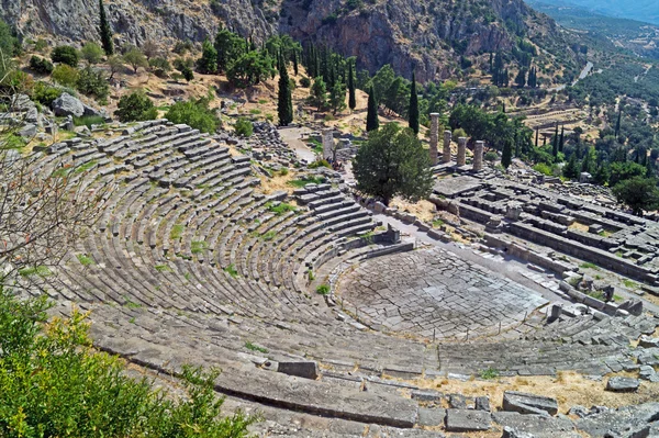 Tempio di Apollo e il teatro a Delfi oracolo archeologico — Foto Stock