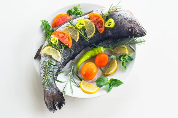 Свіжі мілокопі з овочами та лимоном — стокове фото