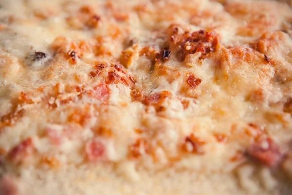 Queso crujiente de pizza, primer plano — Foto de Stock