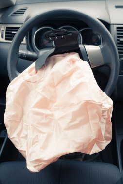 direksiyon airbag patlar