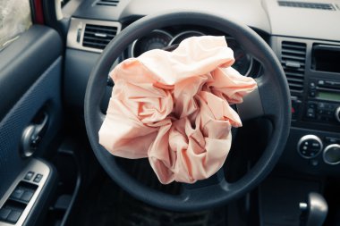 direksiyon airbag patlar