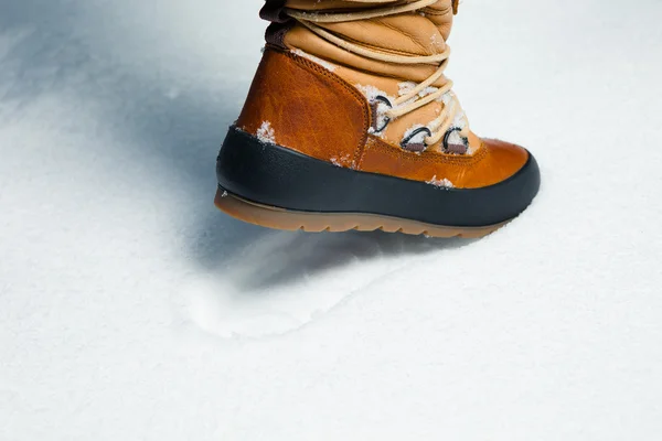 Fußabdruck von Winterschuhen im Schnee, Nahaufnahme — Stockfoto