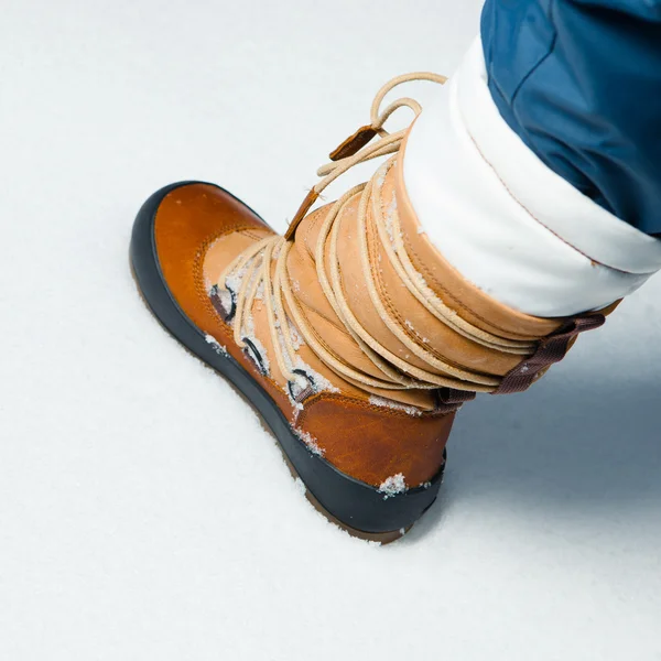 Sapato de inverno na neve — Fotografia de Stock