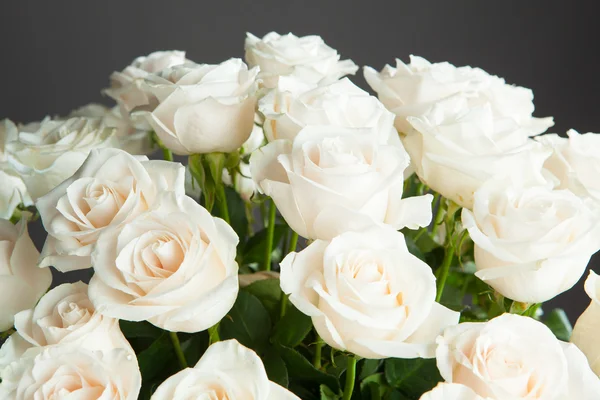 Boeket van witte rozen — Stockfoto