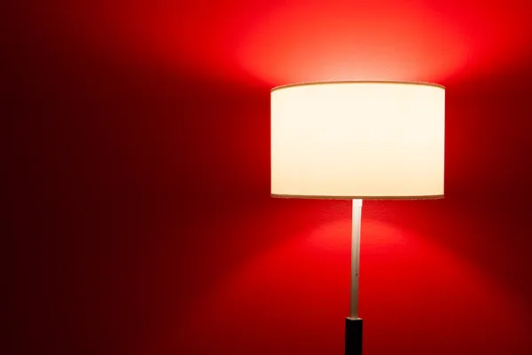 Lâmpada interior em vermelho — Fotografia de Stock
