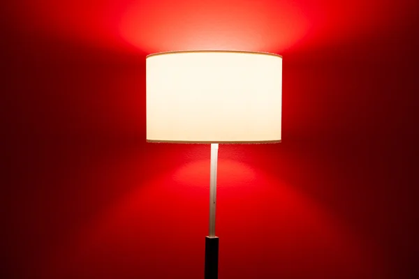 Lampe intérieure sur rouge — Photo