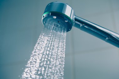 su akışı ile duş