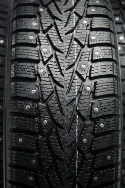 koruyucu ve kar kış lastikleri tırmanıştır