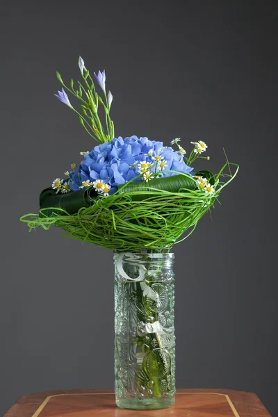 Strauß blauer Hortensienblüten — Stockfoto