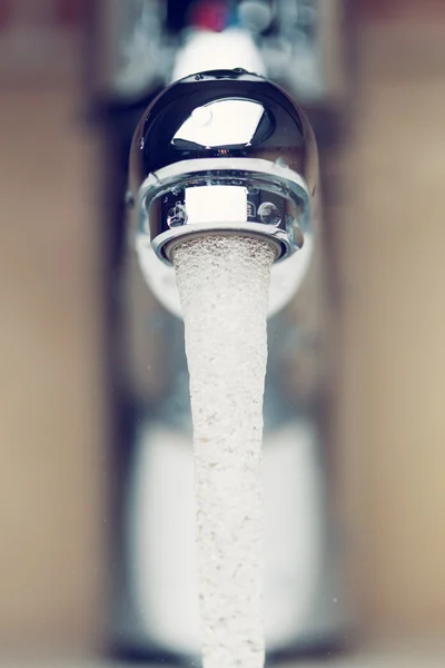 Werken waterkraan — Stockfoto