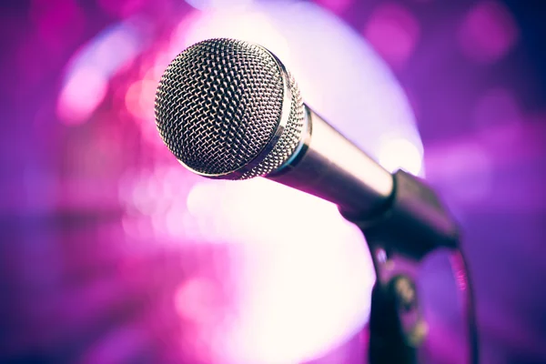 Microphone against purple disco background — Stock Photo, Image