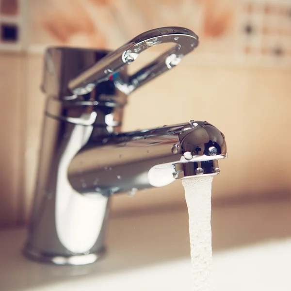 Grifo de agua de trabajo —  Fotos de Stock