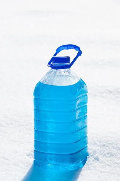 Lata con líquido de limpieza no congelante —  Fotos de Stock