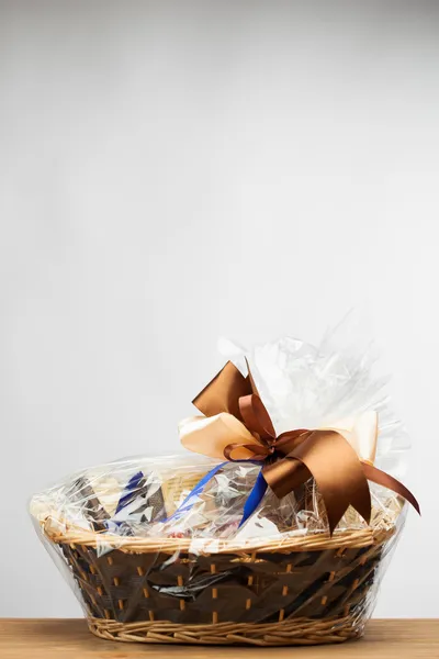 Gift in a basket — Stock Photo, Image