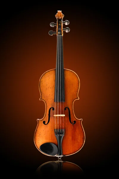 棕色背景上的古董小提琴 — 图库照片