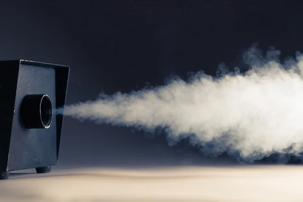 Máquina de fumaça em ação — Fotografia de Stock