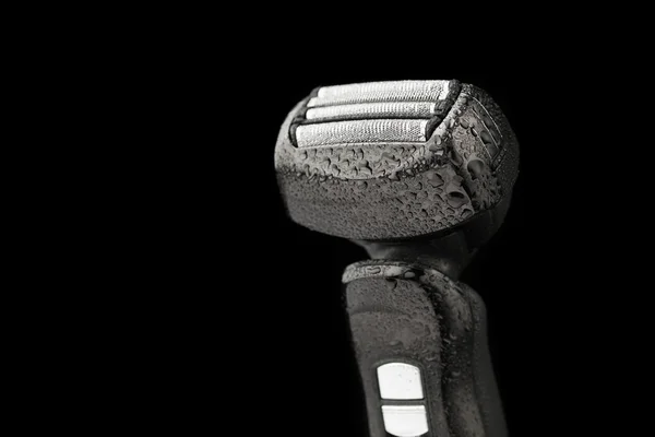 Máquina de afeitar eléctrica con gotas húmedas — Foto de Stock