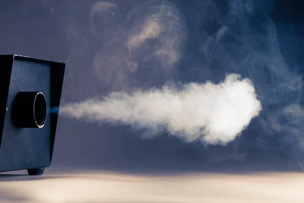 Máquina de fumaça em ação — Fotografia de Stock