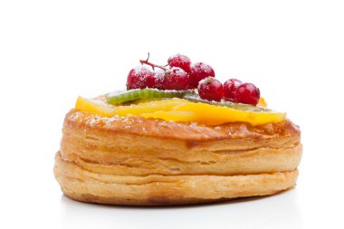 güzel pasta kek, üzerinde beyaz izole