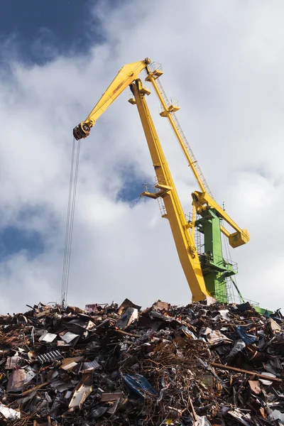 Lastning av metallskrot — Stockfoto