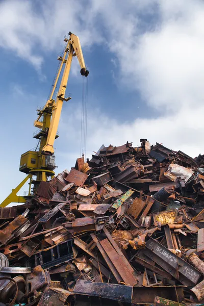 Lastning av metallskrot — Stockfoto