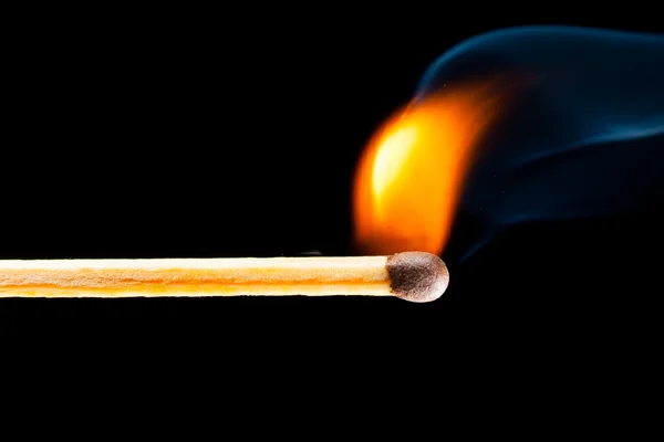 Igniting match com fumaça, fundo preto — Fotografia de Stock