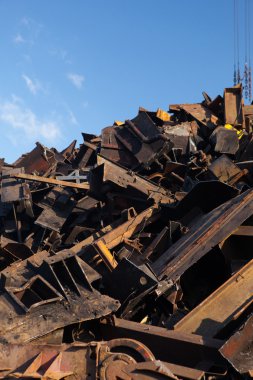 hurda metal yığınına