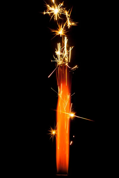 Feuerwerkskörper isoliert auf schwarz — Stockfoto