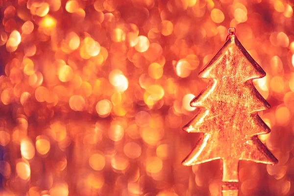 Árvore de Natal em fundo brilhante — Fotografia de Stock