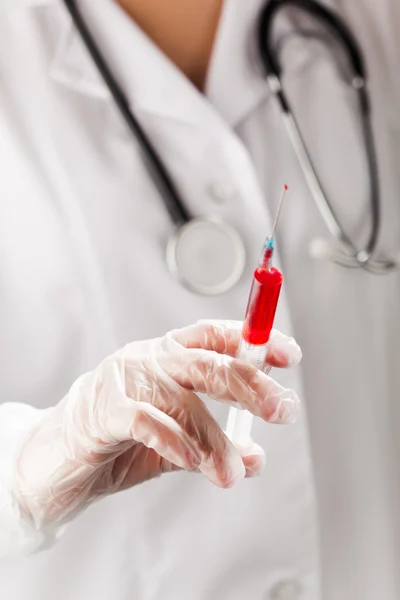 Syringe in doctor's hand — Stock Photo, Image