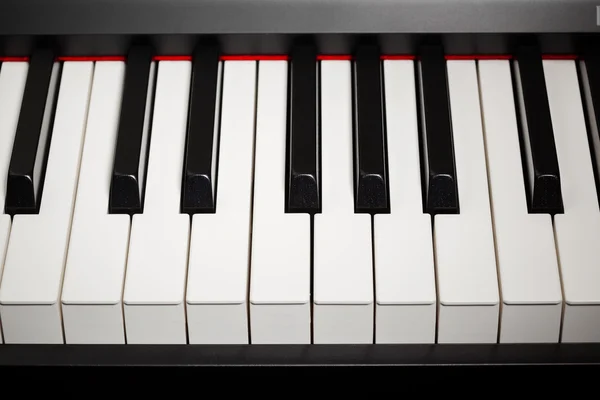 Grand piano ebbenhouten en ivoren toetsen — Stockfoto