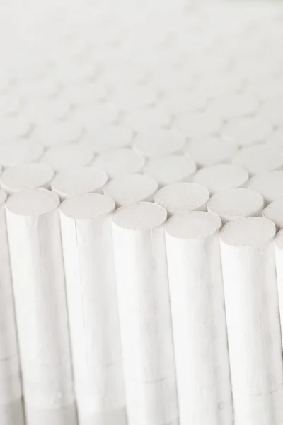Abstrakt vit filter av cigaretter — Stockfoto
