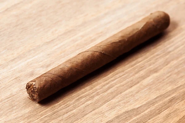 Cigar on wooden background — Stock Photo, Image