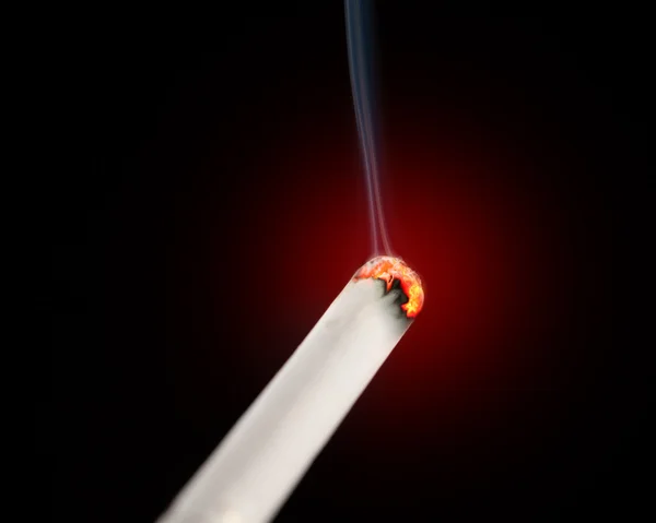 燃烧的香烟 — 图库照片