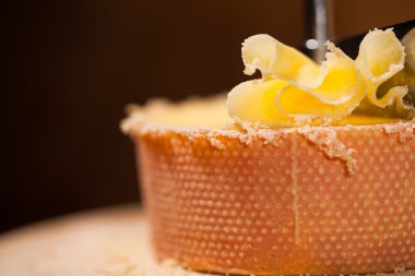 girolle bıçak ile İsviçre peyniri 